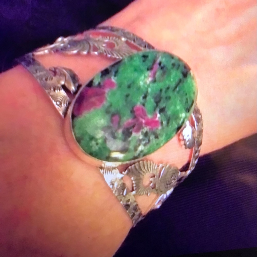 Stunning 925 Sterling Silver Ruby Zoisite Cuff Bracelet